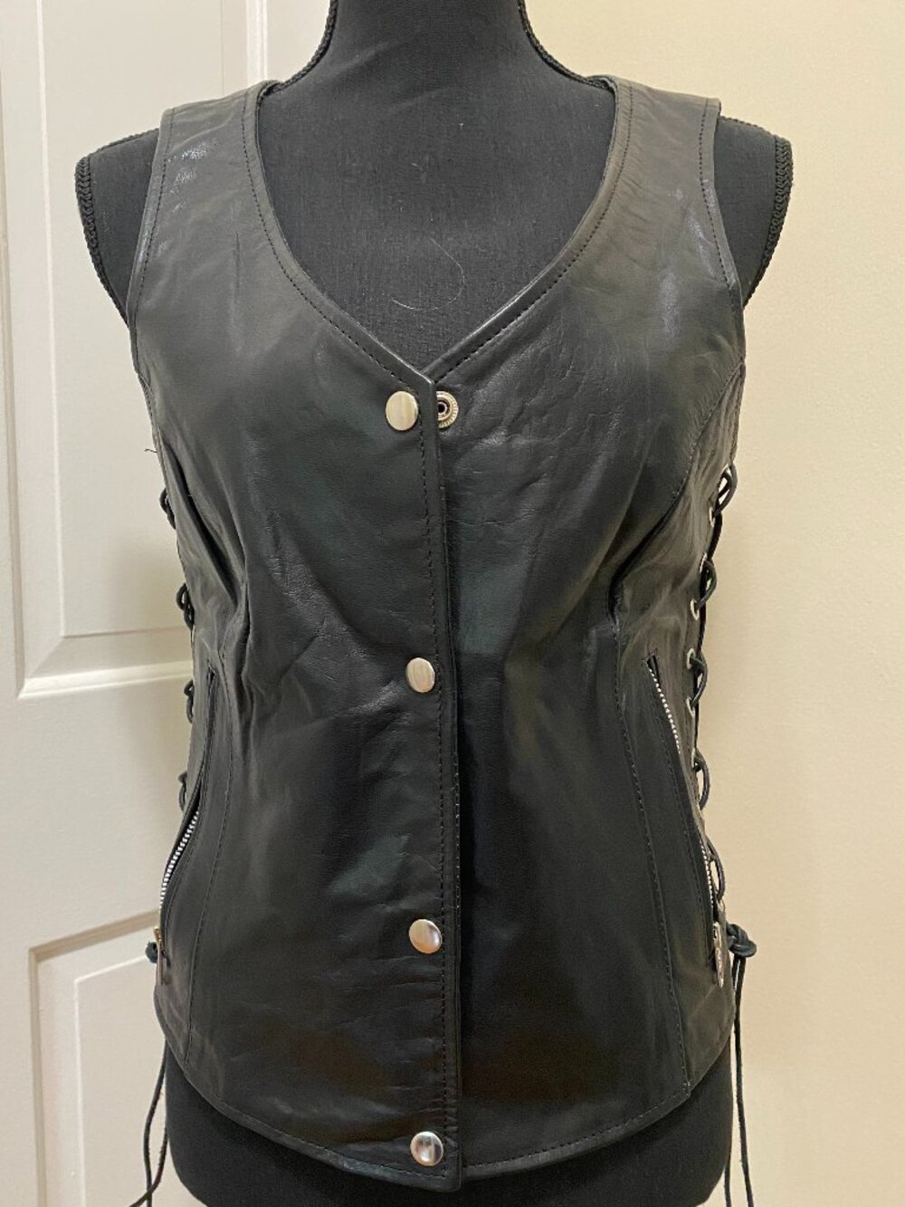 Women's HUDSON LEATHER Side-Lace Black Leather Vest Snap Front Sz Sm EUC
